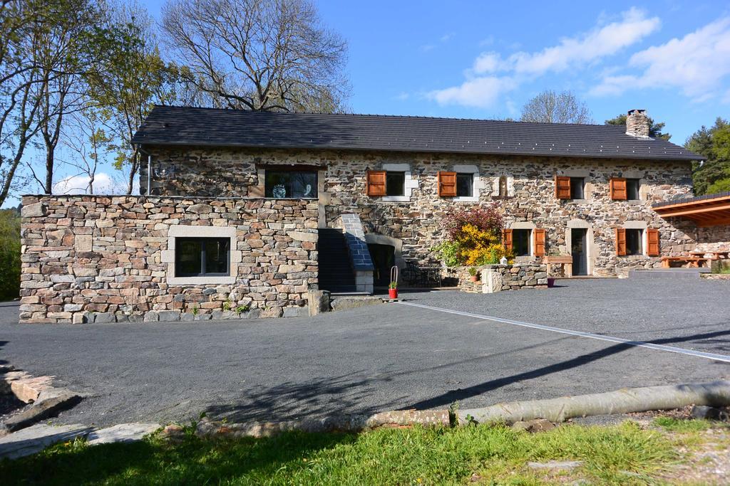 Chambre D'Hotes Aux Pays Des Sucs Saint-Hostien Esterno foto